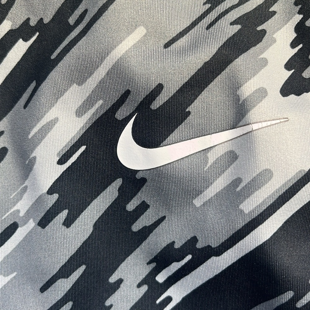Nike Pro Dri-fit‎ Black and Gray Patterned Capri Leggings Woman’s Size Small - Picture 3 of 6